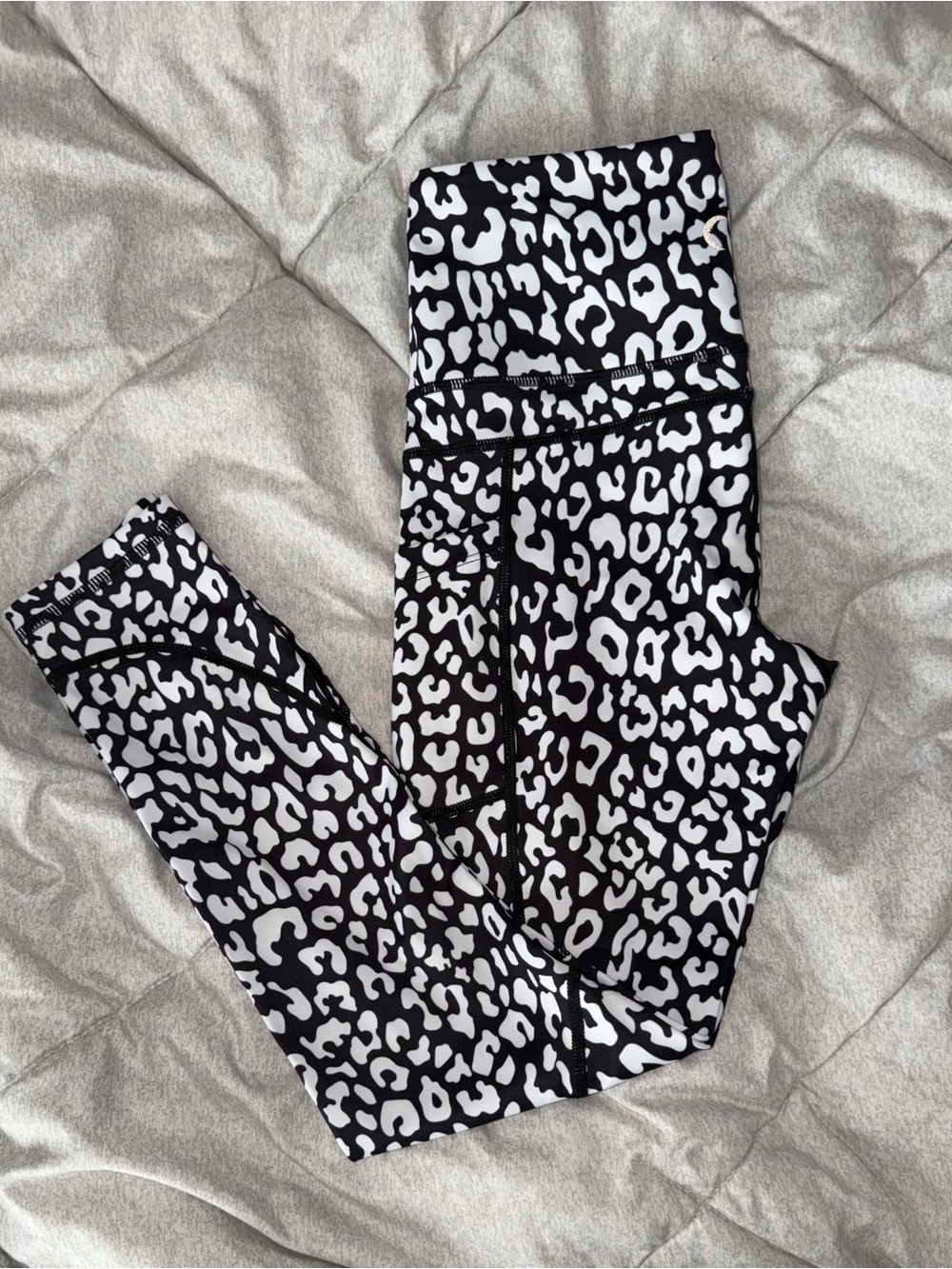 ZYIA Black & White Leopard LNT 7/8 with pockets